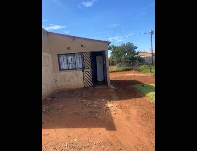 2 BEDROOM HOUSE FOR SALE IN BRAAMFISCHERVILLE